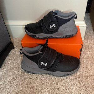 Boys Youth Under Armour Basketball Shoes